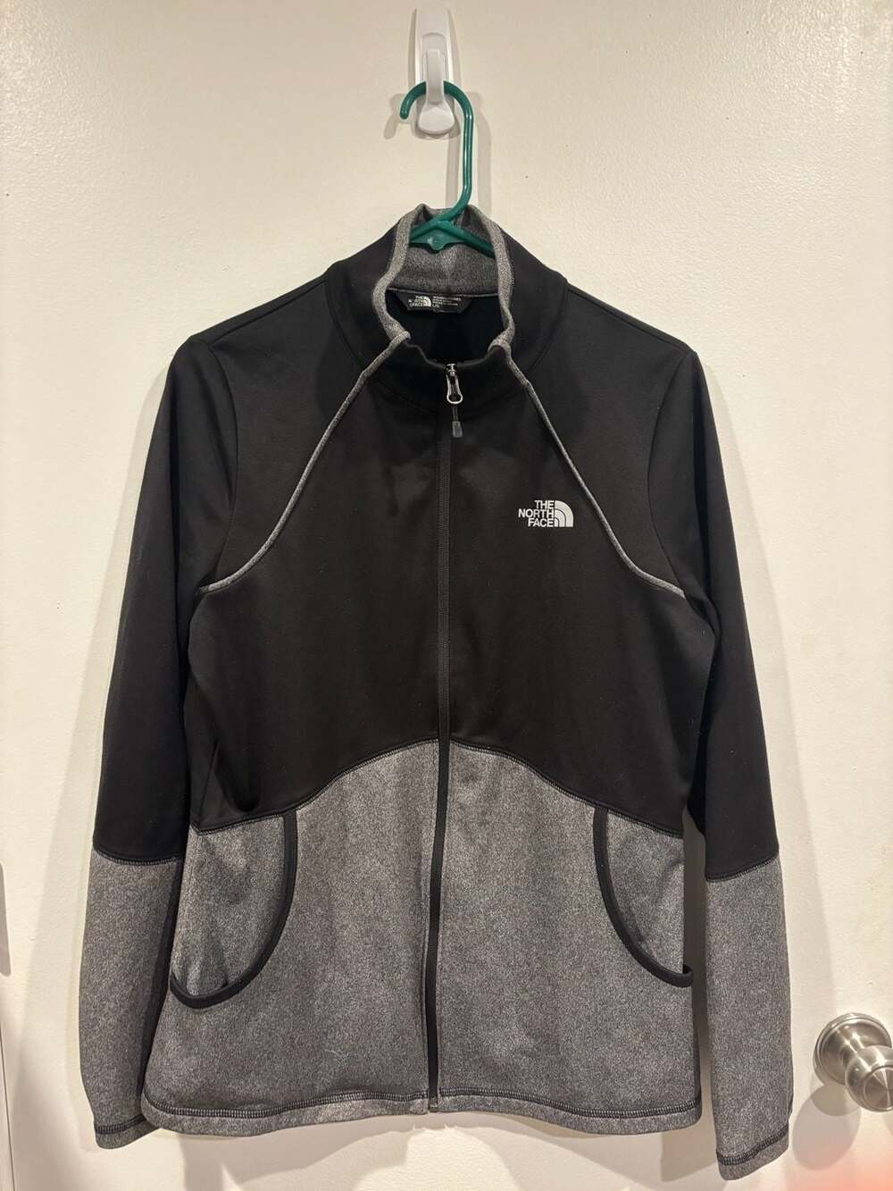 The North Face Women's Cinder 100 Athletic Full Zip Jacket Black Gray Size Large